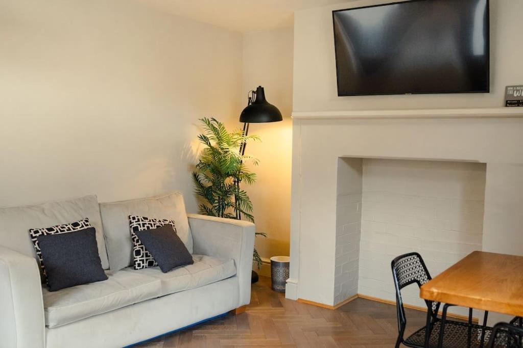 Riverside Walk Apartment